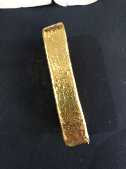 A gold ingot weighing 1004.5 g with a fineness...