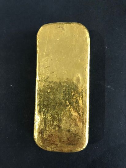 A gold ingot weighing 1004.5 g with a fineness...