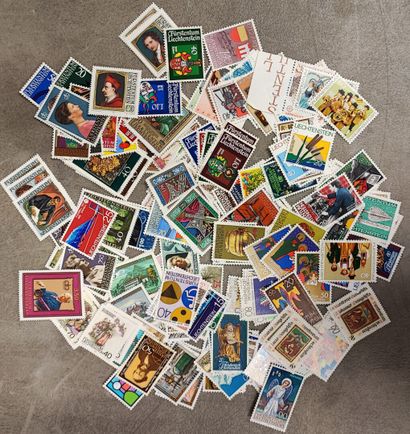 Lichtenstein stamp collection in two albums
mint...