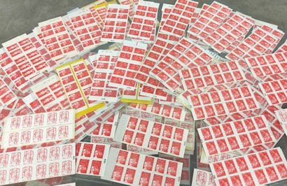 Set of self-adhesive permanent stamps
Face...