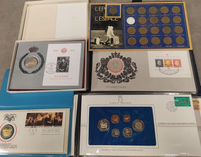 World - Lot of 1st day covers with medals...