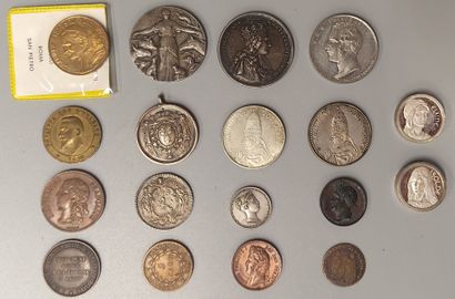 Divers Monde - Lot of 18 Medals or Tokens...