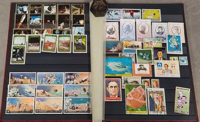 Set of thirteen well-classified Le Monde...