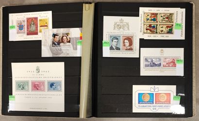 Lichtenstein stamp collection in two albums
mint...