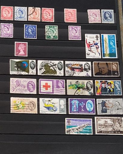 Set of thirteen well-classified Le Monde...