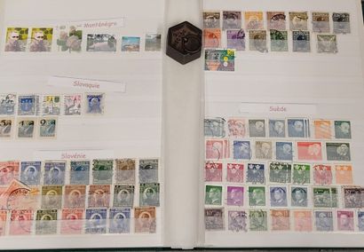 Set of thirteen well-classified Le Monde...