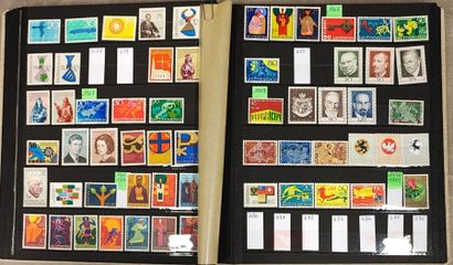 Lichtenstein stamp collection in two albums
mint...