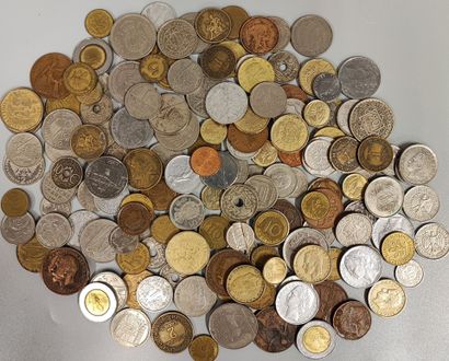 Lot of various world coins
approx. 900 g