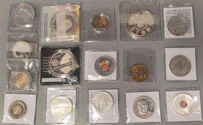 Lot of 16 commemorative euro coins including...