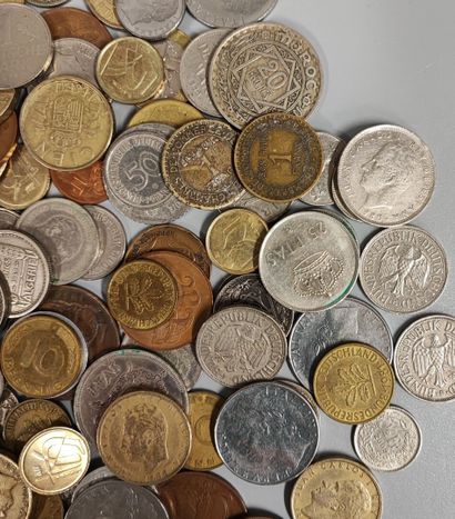 Lot of various world coins
approx. 900 g
