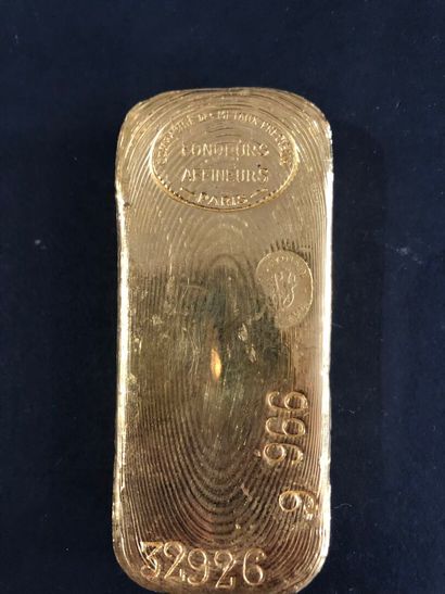 A gold ingot weighing 1004.5 g with a fineness...