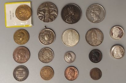 Divers Monde - Lot of 18 Medals or Tokens...
