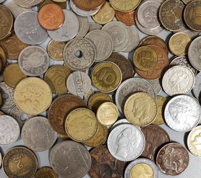 Lot of various world coins
approx. 900 g