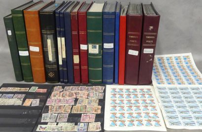 Set of thirteen well-classified Le Monde...