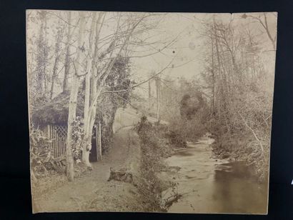 [Photography]. In the style of GIROUX (André).
Cabin...