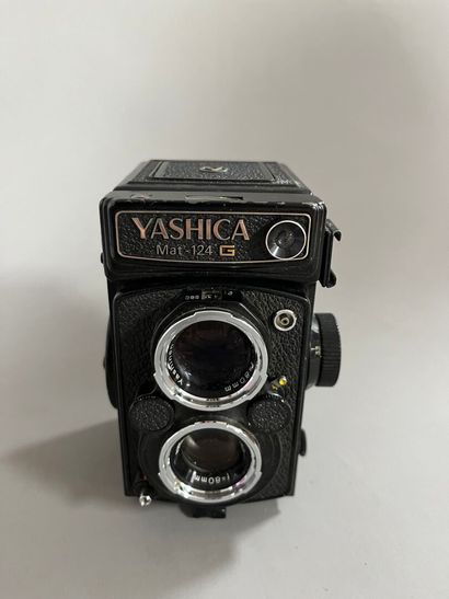 YASHICA.
6x6 camera, YASHICA MAT 124 G.
Serial...