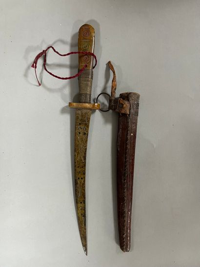 SUITE of 5 daggers.
In leather fabric.
Travel...