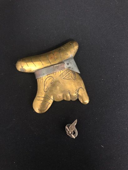 [Militaria]. BRIQUET in brass and metal representing...