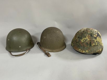 [Militaria]. LOT of HELMETS :
- 1 marked...