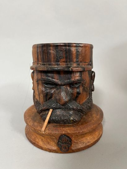 [Militaria]. LOT including:
-Saint-cyrien...