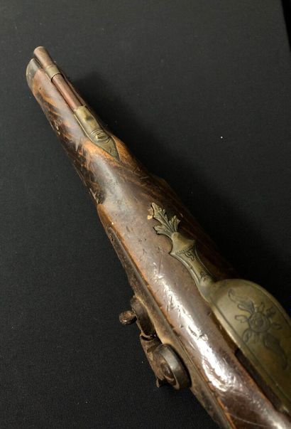 PISTOLET, carved walnut stock, percussion...