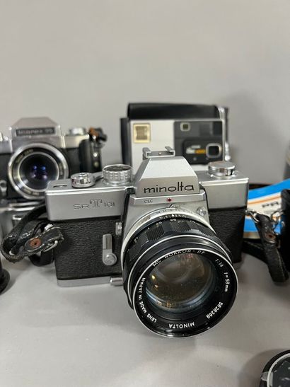 CAMERA SET : 
PRAKTICA B200 in case with...