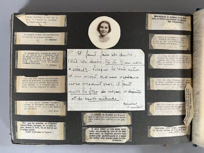 LOT of 5 ALBUMS of postcards and photos.
Also...