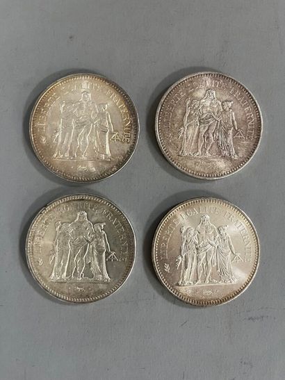 LOT de monnaies en argent 900/°°° : 
-4 x...