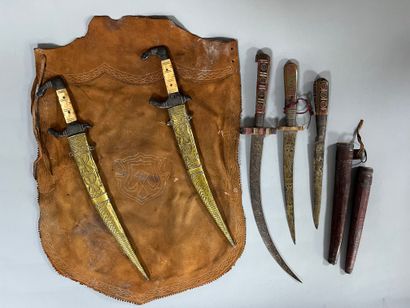 SUITE of 5 daggers.
In leather fabric.
Travel...