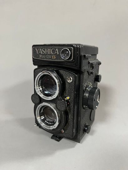 YASHICA.
6x6 camera, YASHICA MAT 124 G.
Serial...