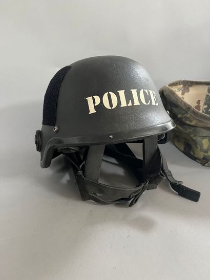 [Militaria]. LOT of HELMETS :
- 1 marked...