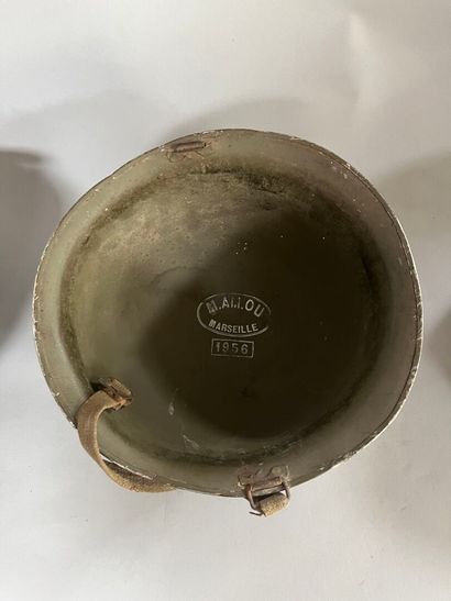 [Militaria]. LOT of HELMETS :
- 1 marked...
