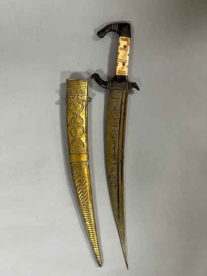 SUITE of 5 daggers.
In leather fabric.
Travel...
