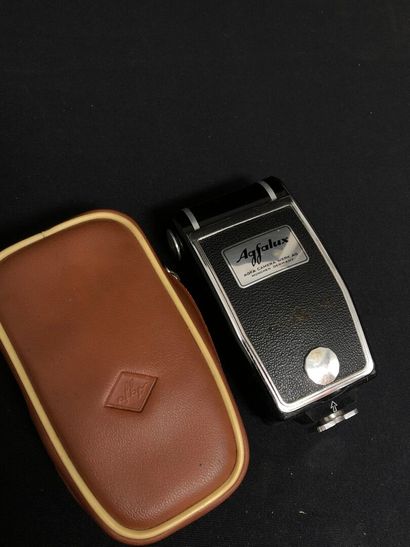LOT of cameras and accessories
Such as Kodak,...