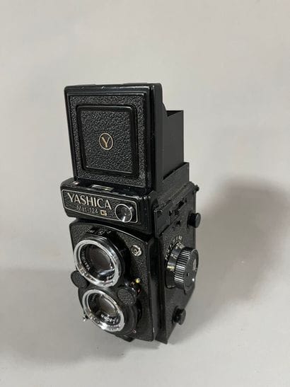 YASHICA.
6x6 camera, YASHICA MAT 124 G.
Serial...