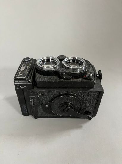 YASHICA.
6x6 camera, YASHICA MAT 124 G.
Serial...