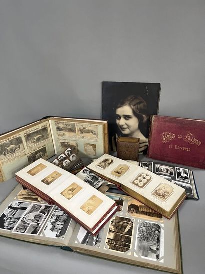 LOT of 5 ALBUMS of postcards and photos.
Also...