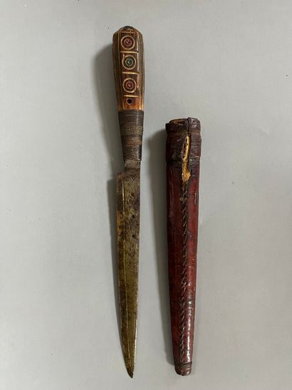 SUITE of 5 daggers.
In leather fabric.
Travel...