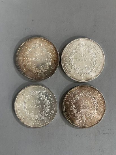 LOT de monnaies en argent 900/°°° : 
-4 x...