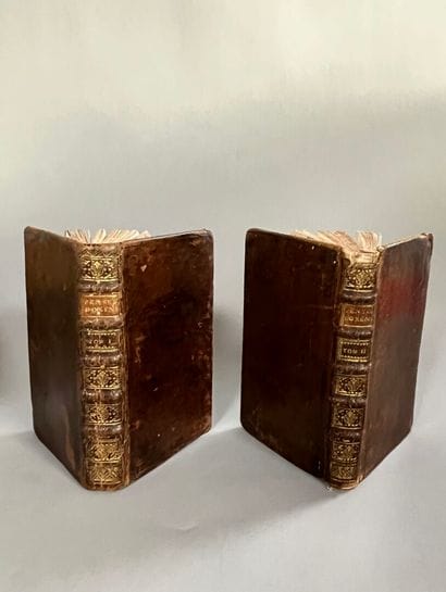[Joystick]. Lot of books including: 
-L'Office...