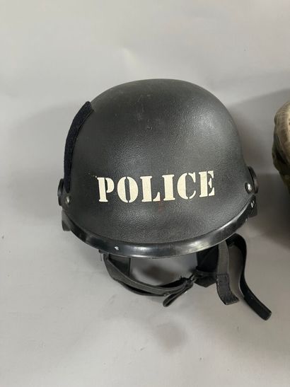 [Militaria]. LOT of HELMETS :
- 1 marked...