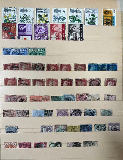 [Philately]. [World]. LOT of 5 binders/albums...