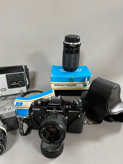 CAMERA SET : 
PRAKTICA B200 in case with...