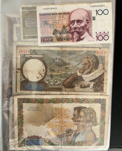 CLASSEUR avec plus de 150 billets monde.
On...