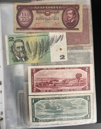CLASSEUR avec plus de 150 billets monde.
On...