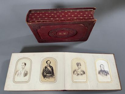 LOT of 5 ALBUMS of postcards and photos.
Also...