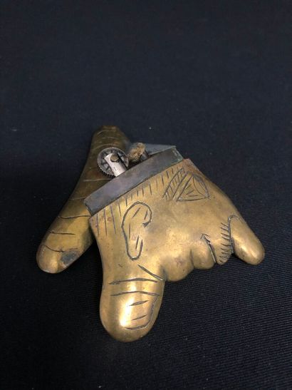 [Militaria]. BRIQUET in brass and metal representing...