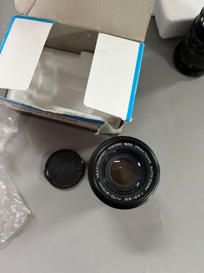 CAMERA SET : 
PRAKTICA B200 in case with...