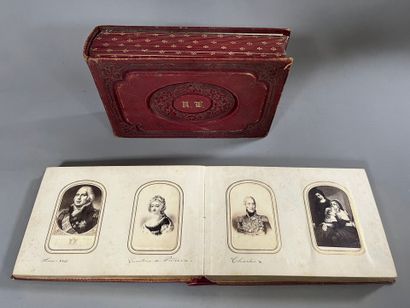 LOT of 5 ALBUMS of postcards and photos.
Also...