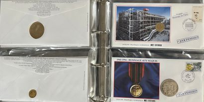 [Premier jour]. [Monnaie]. LOT de 3 albums...